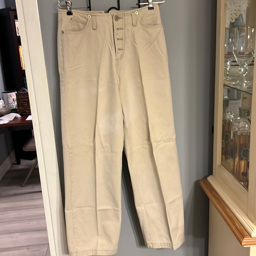 High Waisted Jeans.